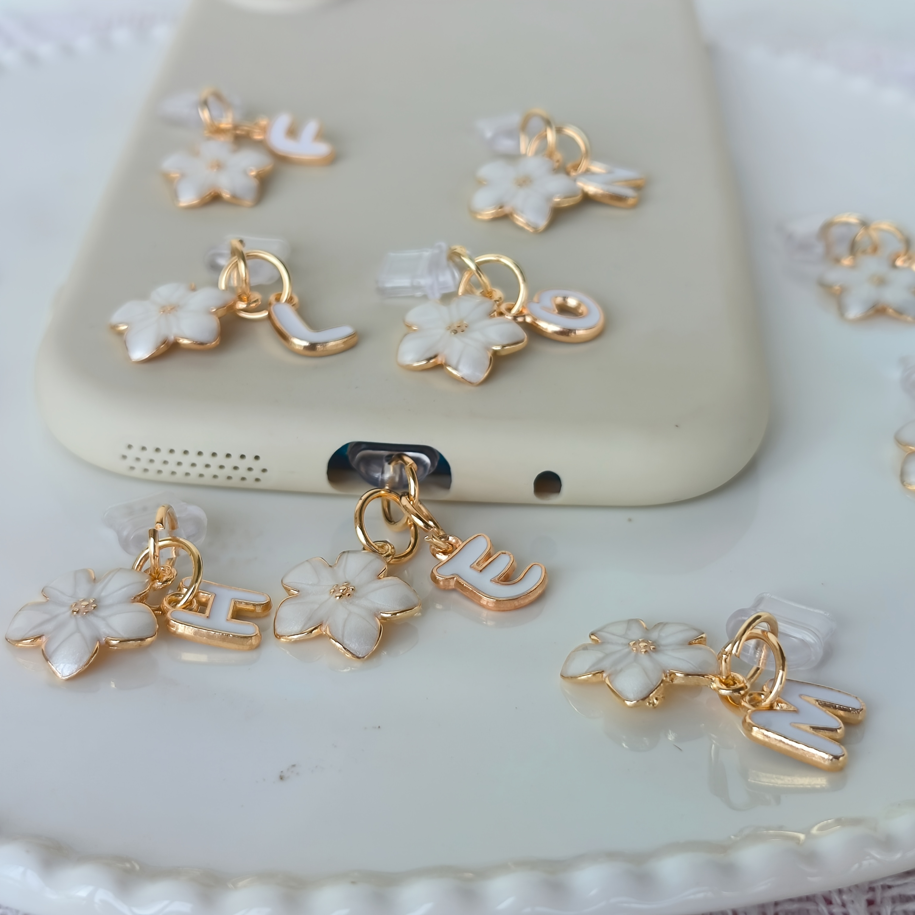 Fashionable and Cute Letter A- - Phone Accessories Types avaliação e preço
