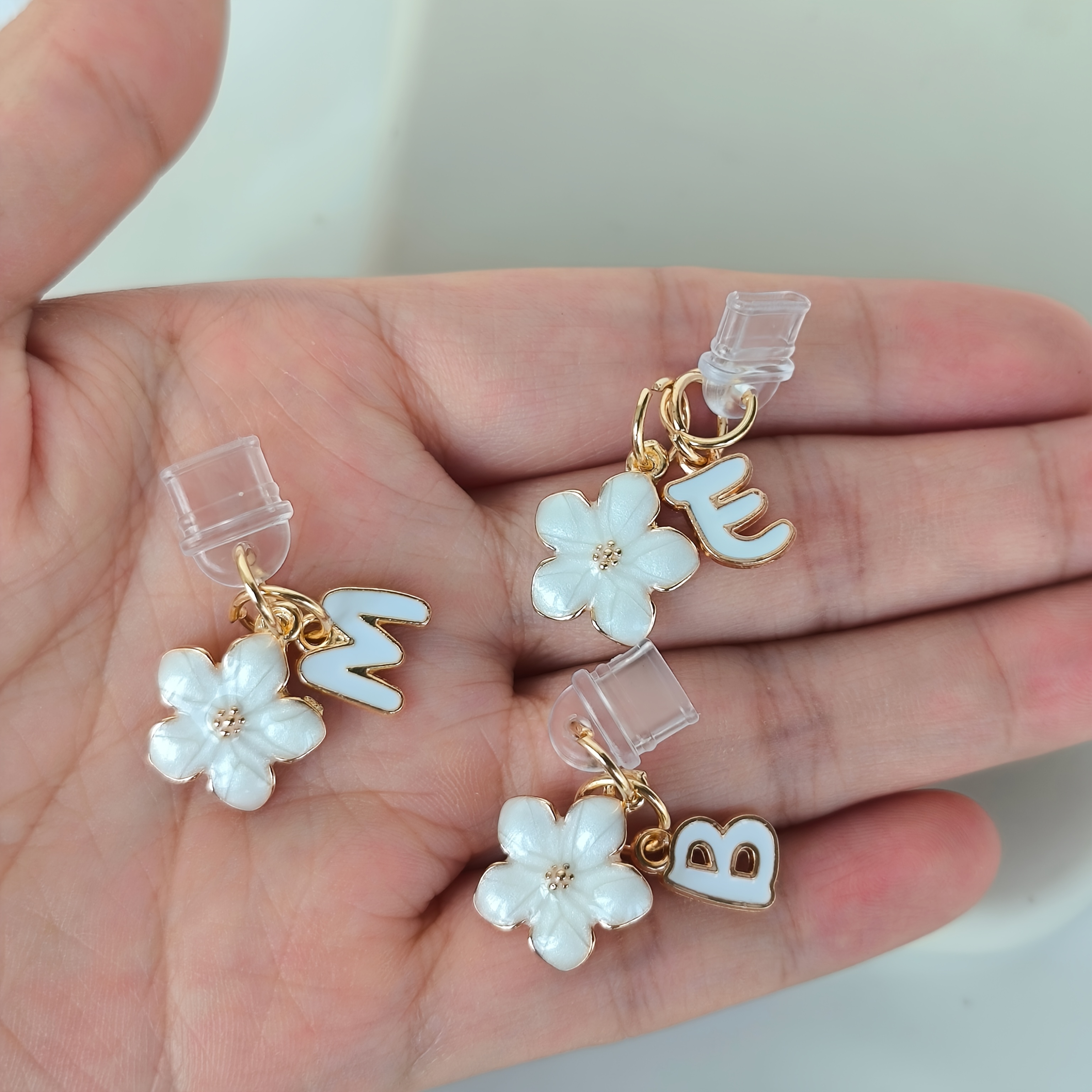 Fashionable and Cute Letter A- - Phone Accessories Types avaliação e preço