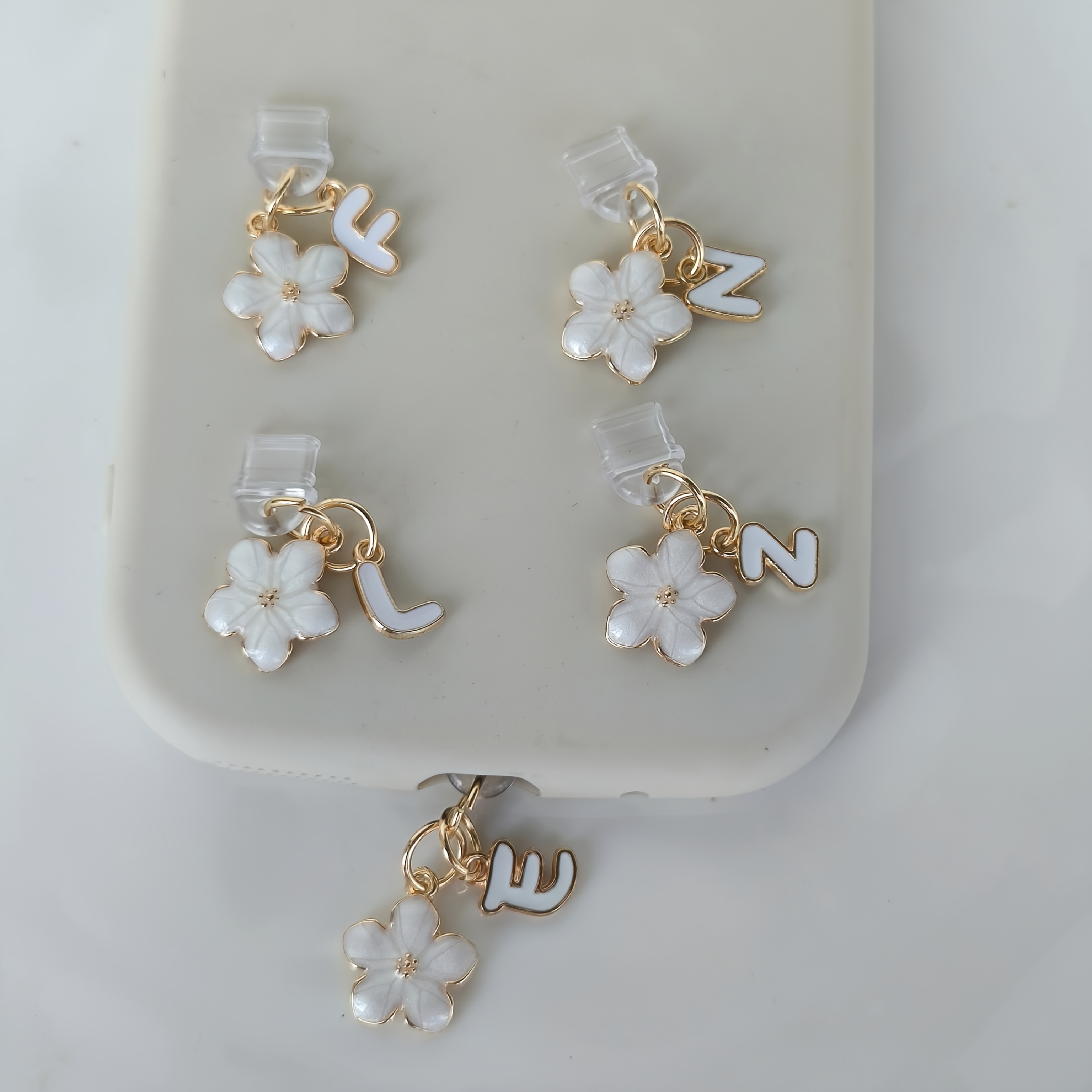 Fashionable and Cute Letter A- - Phone Accessories Types avaliação e preço